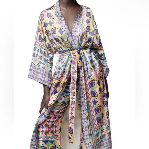 Multicolor Printed Zara Belted Kimono Blouse - Picture 2 of 9